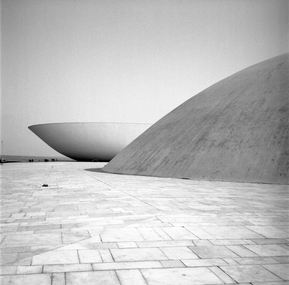 Photographie de Lucien Clergue, exposition « Brasília » (1 sur 2)